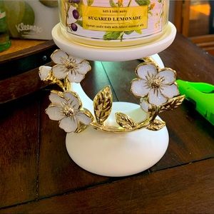 3 wick candle holder! (Candle not included )